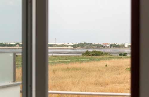 Gafanha do Carmo House | Between the countryside, the beach and the city.