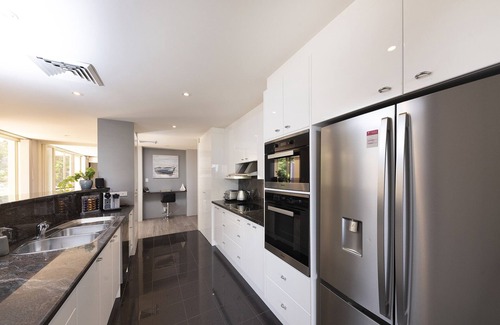 Green Point House | Between the ocean and the lake