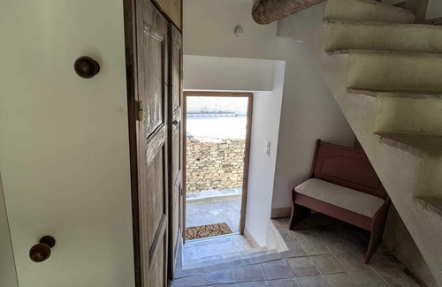 Goudargues Apartment | Between vats and springs - in the heart of Goudargues