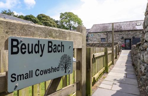 Llanfair House | Beudy Bach