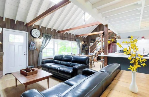 Bluewater Cottage | Beutt's Beach House - Private Lake Access