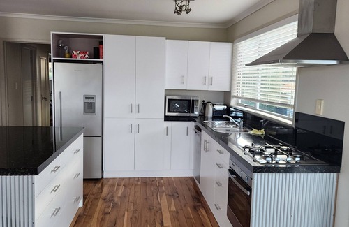 Whangamata House | Beverley Tce - Fully Fenced -1 min walk to shops and 4 mins to beach.