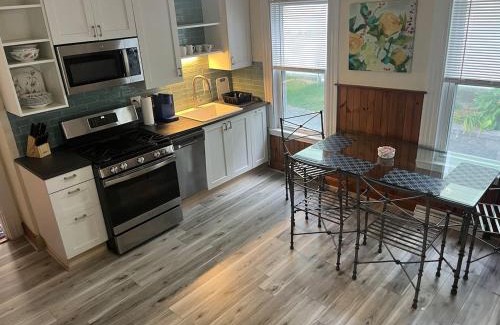 Beverly Apartment | Beverly, Salem, Dwtn, Water and Train
