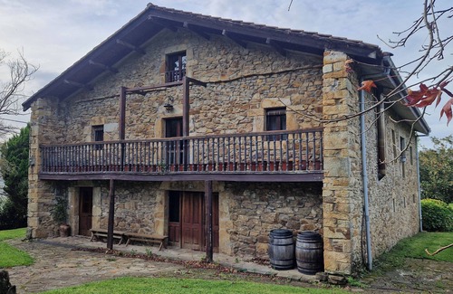 Ampuero House | Bezales House. Country house in Ampuero, beds for 19+ visitors