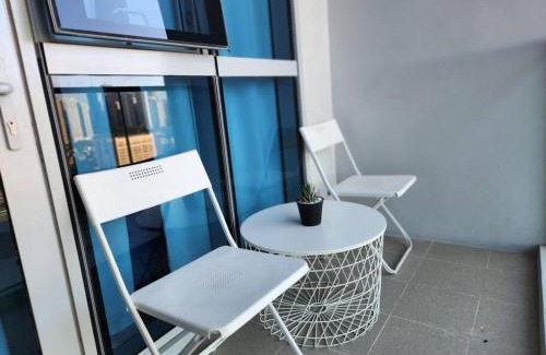 Bonifacio Global City Apartment | BGC Cosy Spacious 1BR Uptown Parksuites with Balcony City View