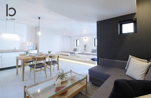 Hiroshima City Centre Apartment | bHotel 502 HighRise Apt Famous Hiroshima dori 6ppl