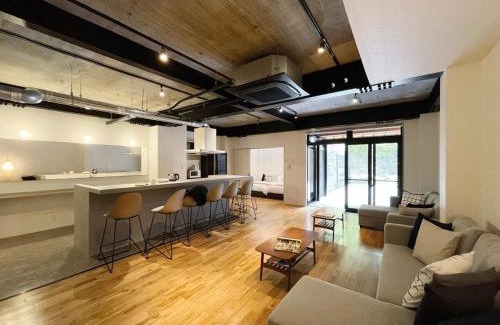 Hatsukaichi Apartment | bHOTEL Kaniwasou 101 1BR good for 10PPL in the scenic Island of Miyajima