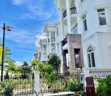 Hue Villa | Biệt thự DELUXE VILLA 5 phòng ngủ 6 giườn lớn
