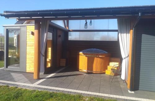 Ostrowsko Bed & Breakfast | Biały Jeleń z basenem i jacuzzi