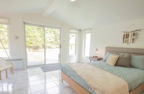 Compton Ski Chalet | BIA Chalet - Apple Red