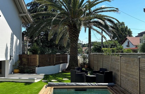 Biarritz House | Biarritz, accommodation with private heated pool