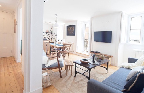 Santos Apartment | Bica 1 - Cordoeiros - Wonderful two bedroom apartment, fully renovated and decorated with lots of co