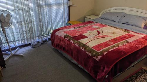 Bidwill House | BIDWILL GARDENS ON MIDDLETON - Private Room King-Size Bed or Open Lounge Room Floor Mattress SHARED Bathroom FREE Kitchen Essentials FREE Laundry Facilities Fast NBN WIFI HDTV NETFLIX, YOUTUBE, KAYO Private Transport and Meal Services Available On Request