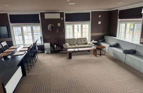 Biei House | Biei Terrace 2F 専用玄関 127平米 LDK 85型スマートTV ークオリティランク4 認定&オープン記念割引中!ー2F127sqm LDK
