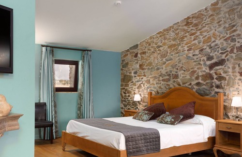 Mollet de Peralada House | Bienvenidos a Mas Renart, un pequeño Hotel con Encanto, de sólo 7 habitaciones,