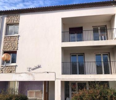 Cazaubon Apartment | Bienvenue à L'Oustalet Studio 1