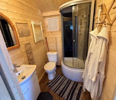 Ustrzyki Dolne Apartment | Bieszczadzkie Wzgórze Saunowe- Jacuzzi i Sauna w cenie pobytu