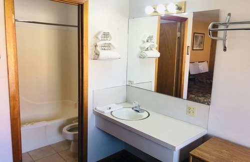 Broken Bow Hotel | Big 12 Motel