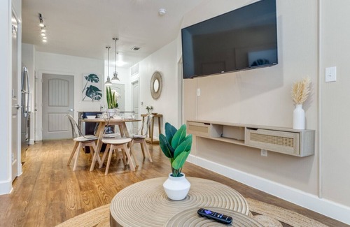 Frisco Apartment | Big 1B w Pool Near Toyota 2211