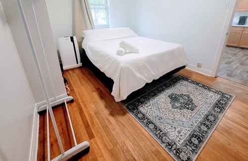 Sainte-Marie Apartment | Big 2BR Ville Marie 1,000 sqft | 5 min walk to metro | Free street parking