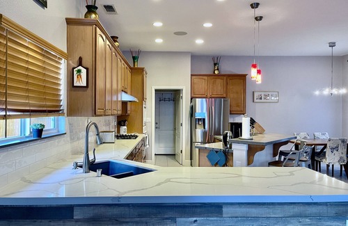 North Natomas House | Big 4 bedroom house with parkview 15 min to airport or downtown