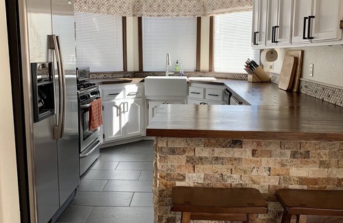 Sugarloaf House | Big Bear Cabin directly across Forest Trails: Casa Del Sunset