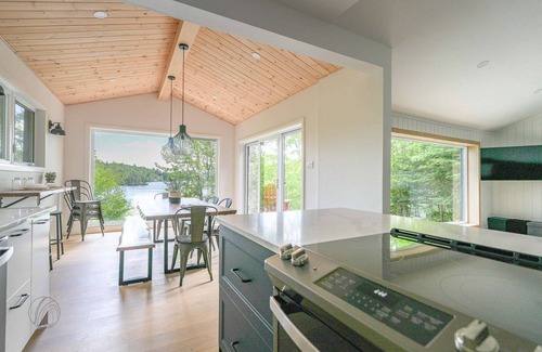 Saint-Didace House | Big Bear | hot tub | bord Lac Thomas