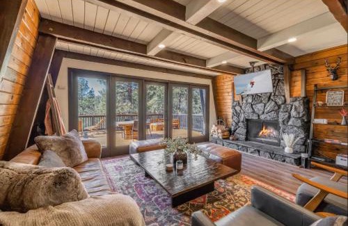 Whispering Forest House | Big Bear Retreat w Fire Pit Deck & Cabin Vibes