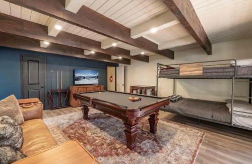 Whispering Forest House | Big Bear Retreat w Fire Pit Deck & Cabin Vibes