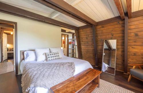 Whispering Forest House | Big Bear Retreat w Fire Pit Deck & Cabin Vibes
