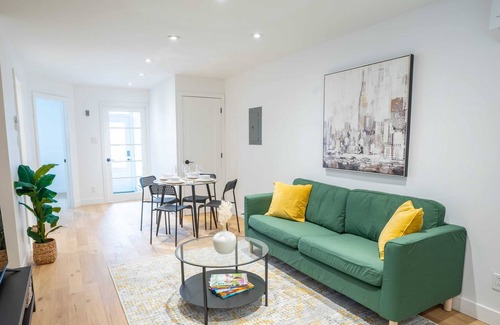 Sainte-Marie Apartment | BIG BEAUTIFUL 3BR Downtown 2min to METRO