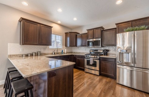 South Jordan House | Big Beautiful Home | Oquirrh Mtn Temple