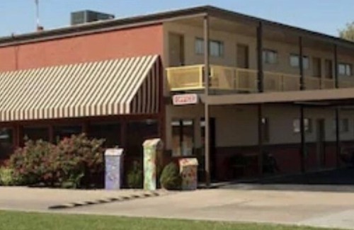 Great Bend Hotel | Big Bend Traveler's Inn