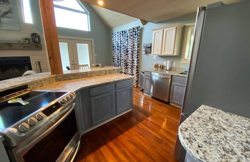Jacksons' Gap House | Big Blue at Lake Martin! Family Lake Home, 2 masters, Bedswing, Firepit