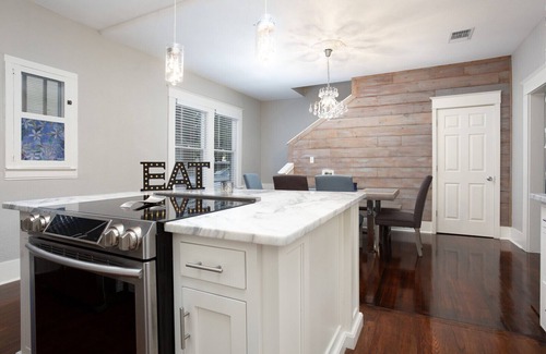 Tobin Hill House | Big Blue Casita steps away from Downtown/Pearl Brewery