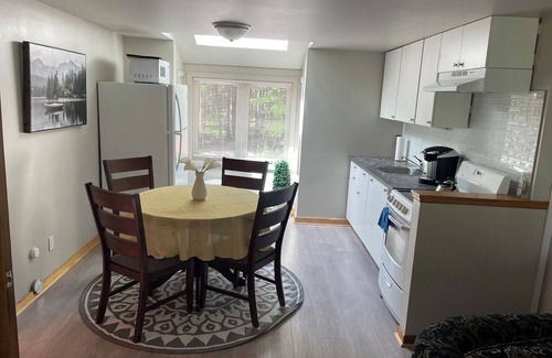 Bobcaygeon Cottage | Big Cat's Hideaway