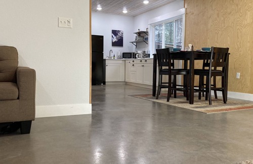 Lutsen House | Big Cedar House: Quiet Trees, Golf, Winery, 1 mile to ski, Firepit. EV charger
