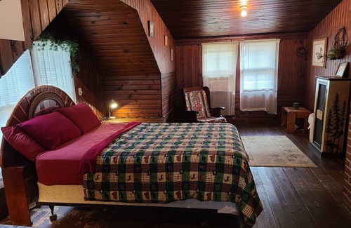Hayward Cabin | Big Chip Lodge. Awesome view. Dock 50' away. Authentic Historical Wisconsin.