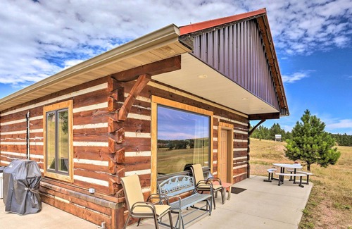 Hot Springs Cabin | 'Big Country Cabin' w/ Hiking Trails On-Site!