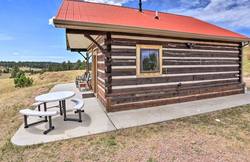Hot Springs Cabin | 'Big Country Cabin' w/ Hiking Trails On-Site!