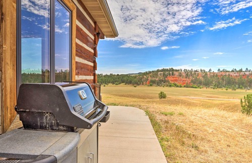 Hot Springs Cabin | 'Big Country Cabin' w/ Hiking Trails On-Site!