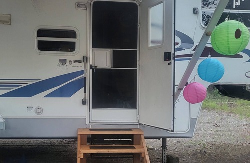 Willow House | Big, cozy camper for 8 in quiet and beautiful Willow, AK with AC and hot tub.