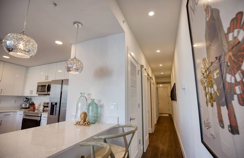 Central Sarasota Condo | Big discount for month of December-Bring your boat to beautiful Sarasota Bay!