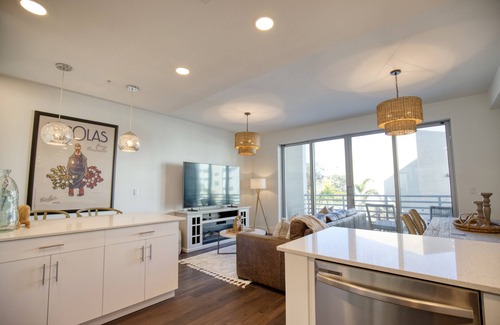 Central Sarasota Condo | Big discount for month of December-Bring your boat to beautiful Sarasota Bay!