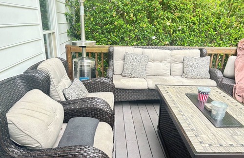 Garner House | Big Family Escape! Pool Game Room w/pool table Firepit Sleeps 10+