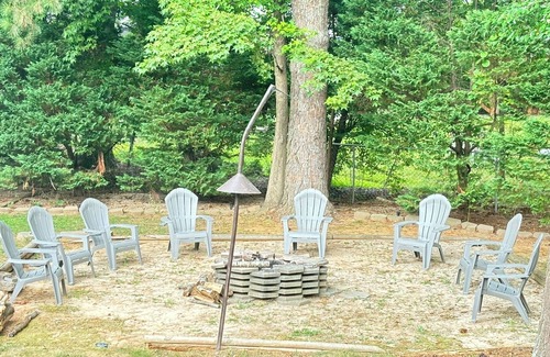 Garner House | Big Family Escape! Pool Game Room w/pool table Firepit Sleeps 10+
