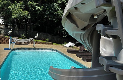 Garner House | Big Family Escape! Pool Game Room w/pool table Firepit Sleeps 10+