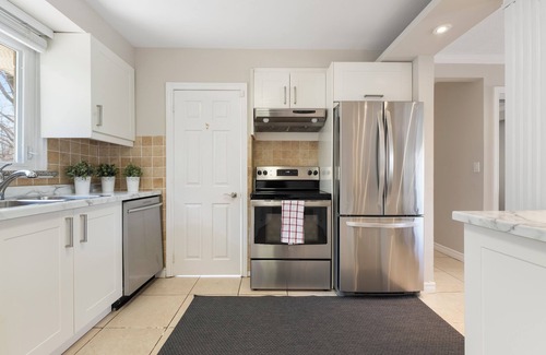 Richmond Hill House | Big Family Home with 5 Bedroom/3 Bathroom(sleep 11+)