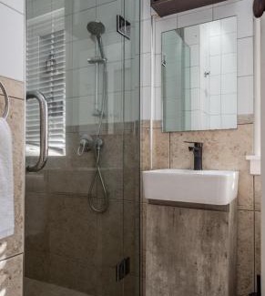 Papatoetoe Villa | Big Family House 9 BR 4BH 13 BED