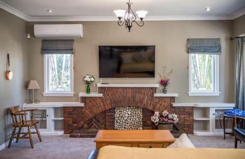 Papatoetoe Villa | Big Family House 9 BR 4BH 13 BED